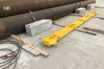 Изготовлена многоцелевая линейная траверса, предназначенная для работы с несколькими видами грузов