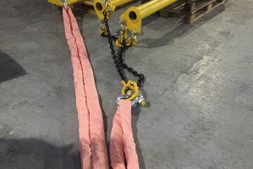 Изготовлена траверса для подъема техники