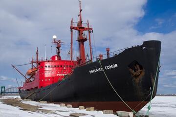 Работы на научно-экспедиционном судне «Михаил Сомов»